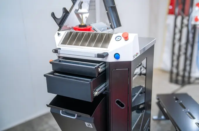 SEHON Multi-Work-Station für Lackiervorarbeiten