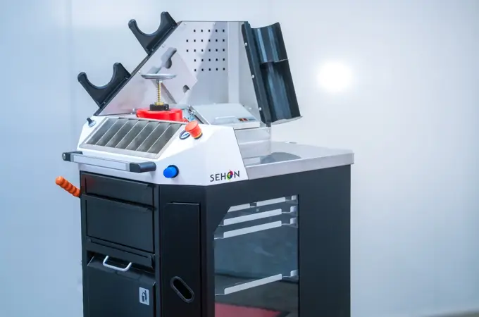 SEHON Multi-Work-Station für Lackiervorarbeiten