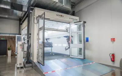 AI-REVOLUTION Roboterlackierung bei der Arbeit (Video)